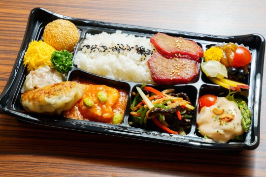 メインが3つ選べるお弁当